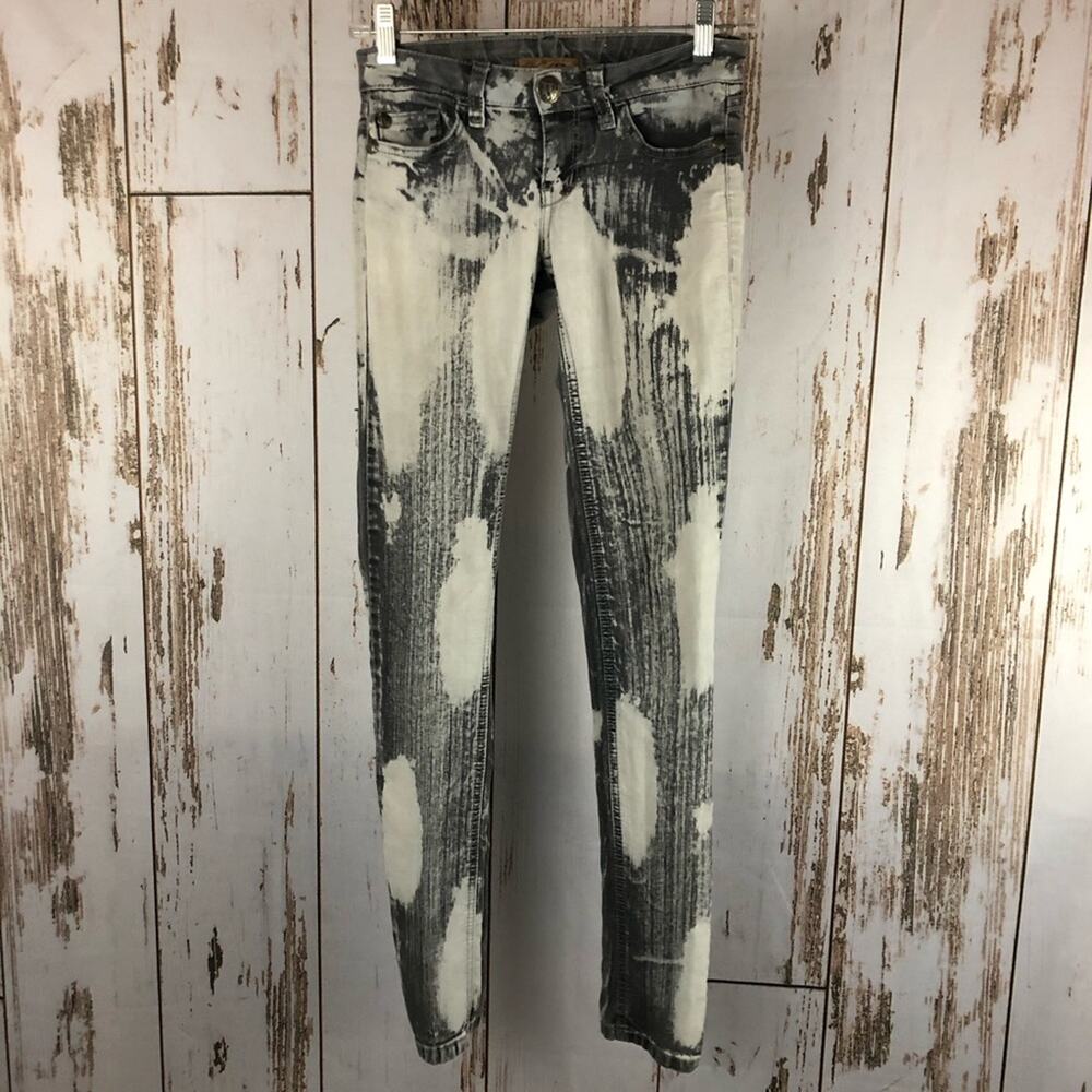 Watch L.A. Bleached Skinny Jeans, Size 1. In good used condition!